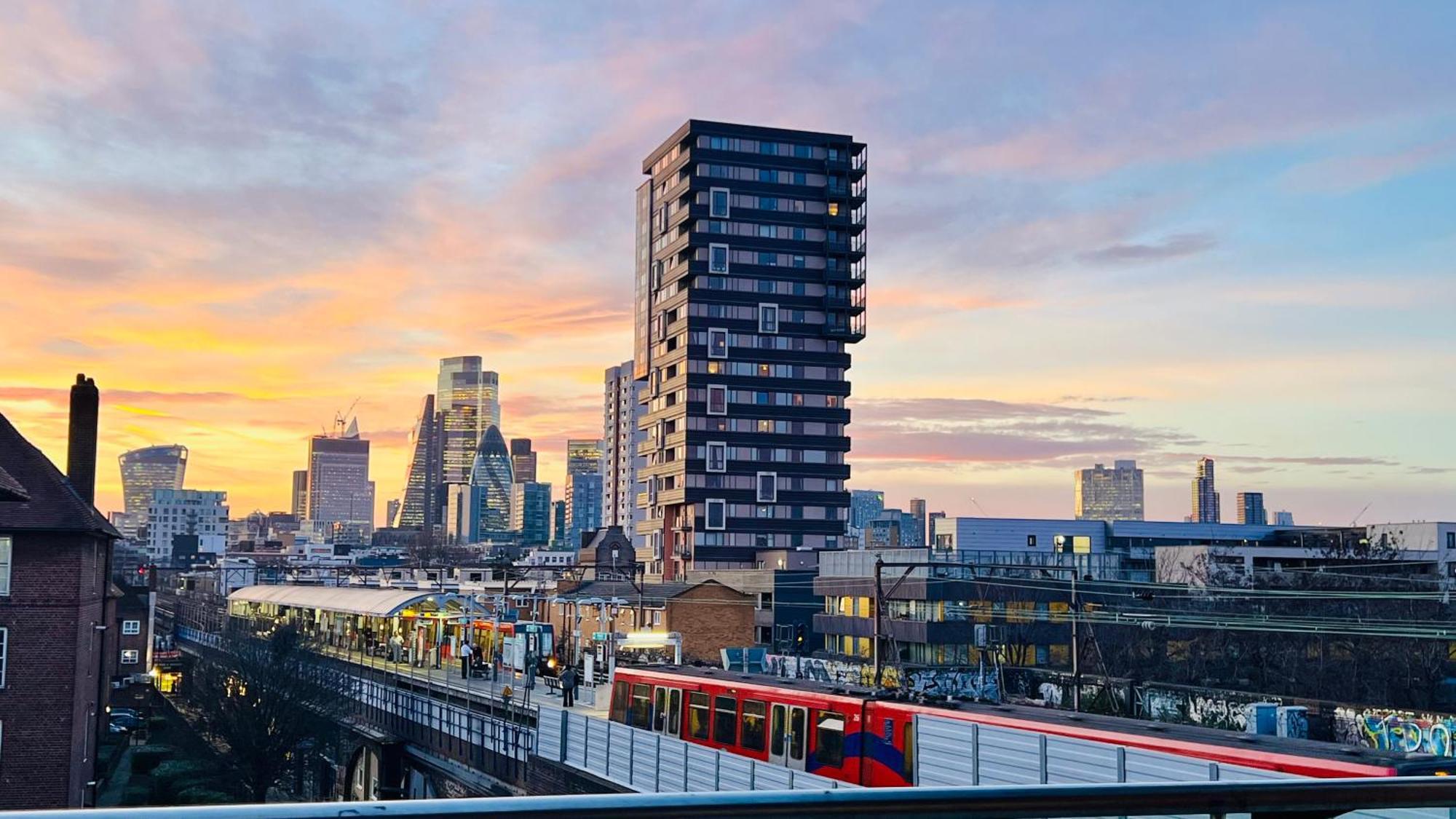 City View Sunset Luxurious Apartment In London Zone-1 Including One Family Twin Room With Its Own Stunning Private Terrace Extérieur photo